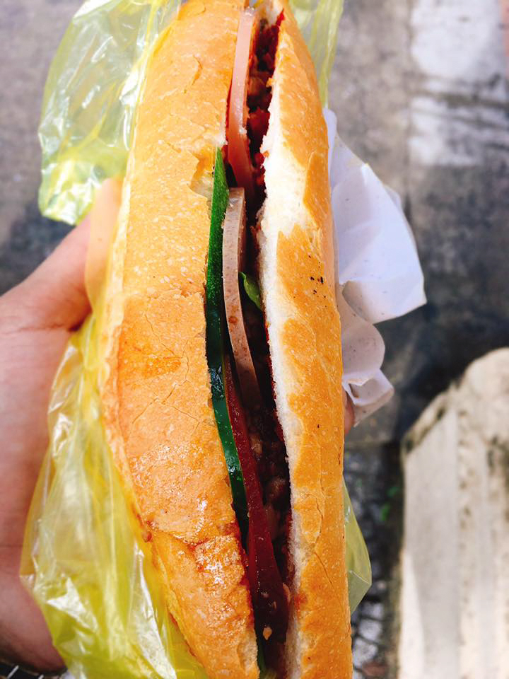 Bánh mì Hội An - Huynh Hieu Travel - Khám phá phổ cổ Hội An