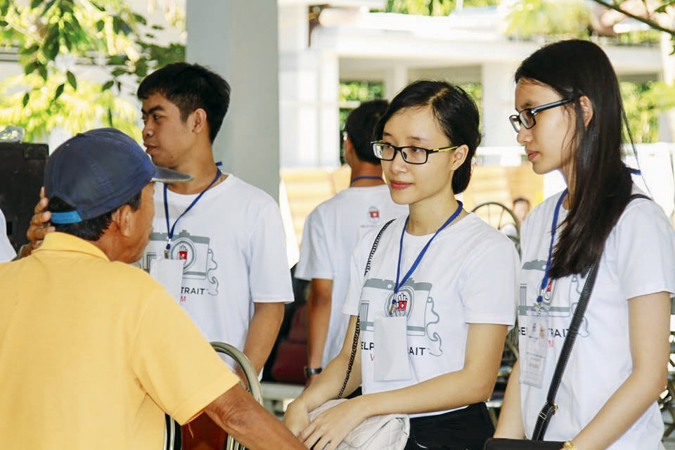 Help Portrait Cần Thơ đến thăm hội người già Cần Thơ