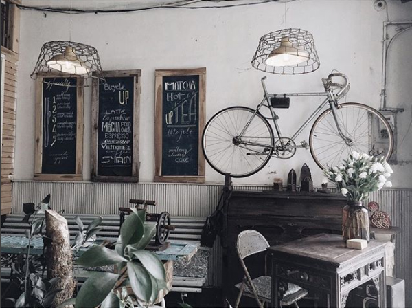 Không gian vintage của Bicycle Up Cafe