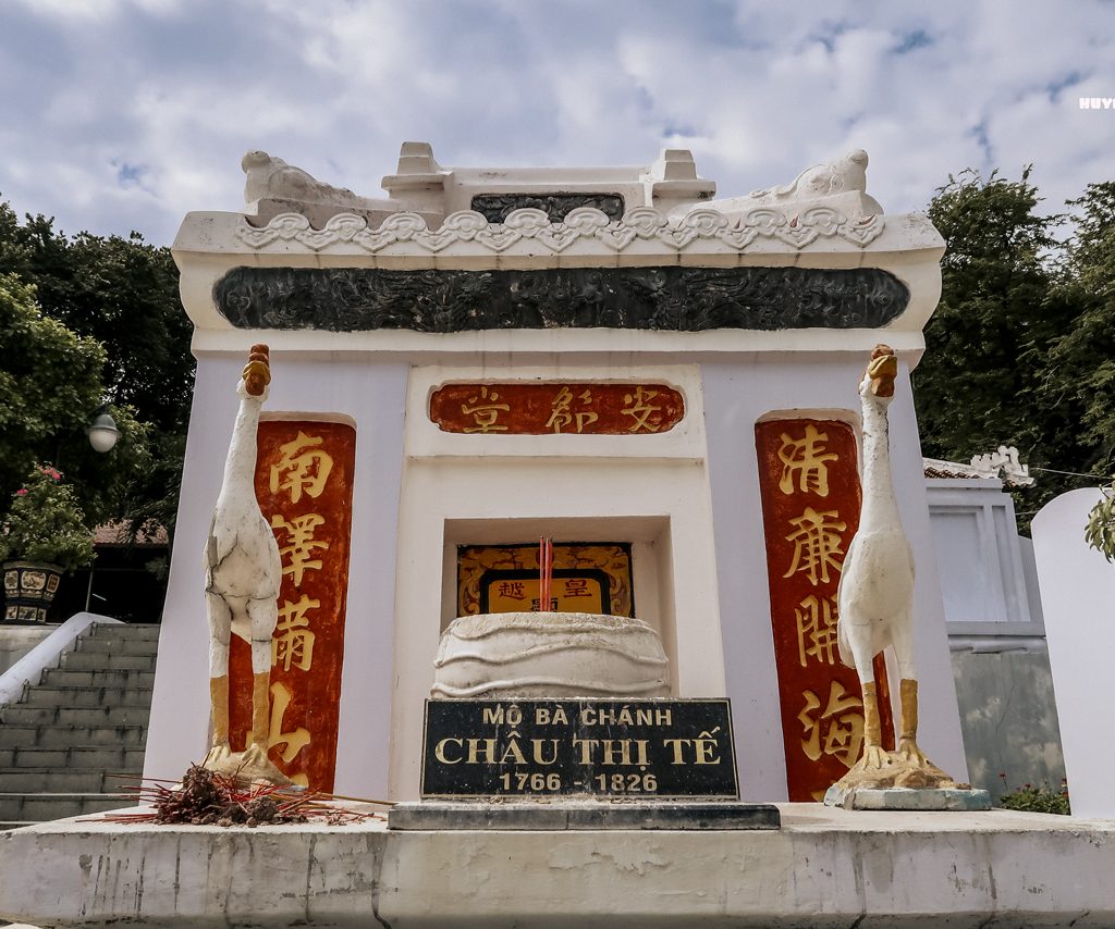 Mộ bà Châu Thị Tế