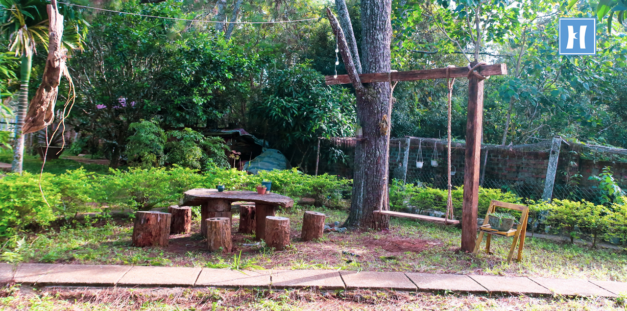 Khung cảnh yên bình ngoài vườn Sum Villa