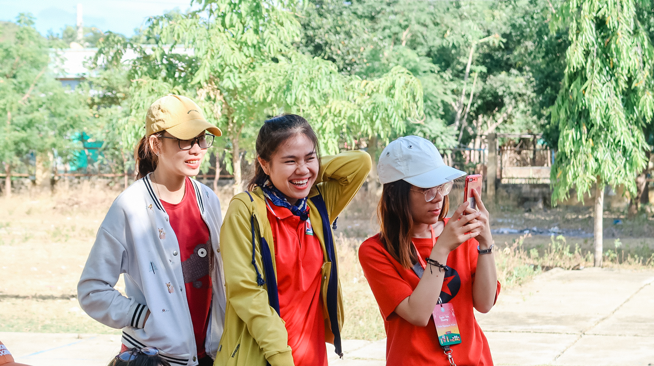 Những cô gái tình nguyện xinh đẹp của clb Tia Sáng trong chương trình từ thiện 2020