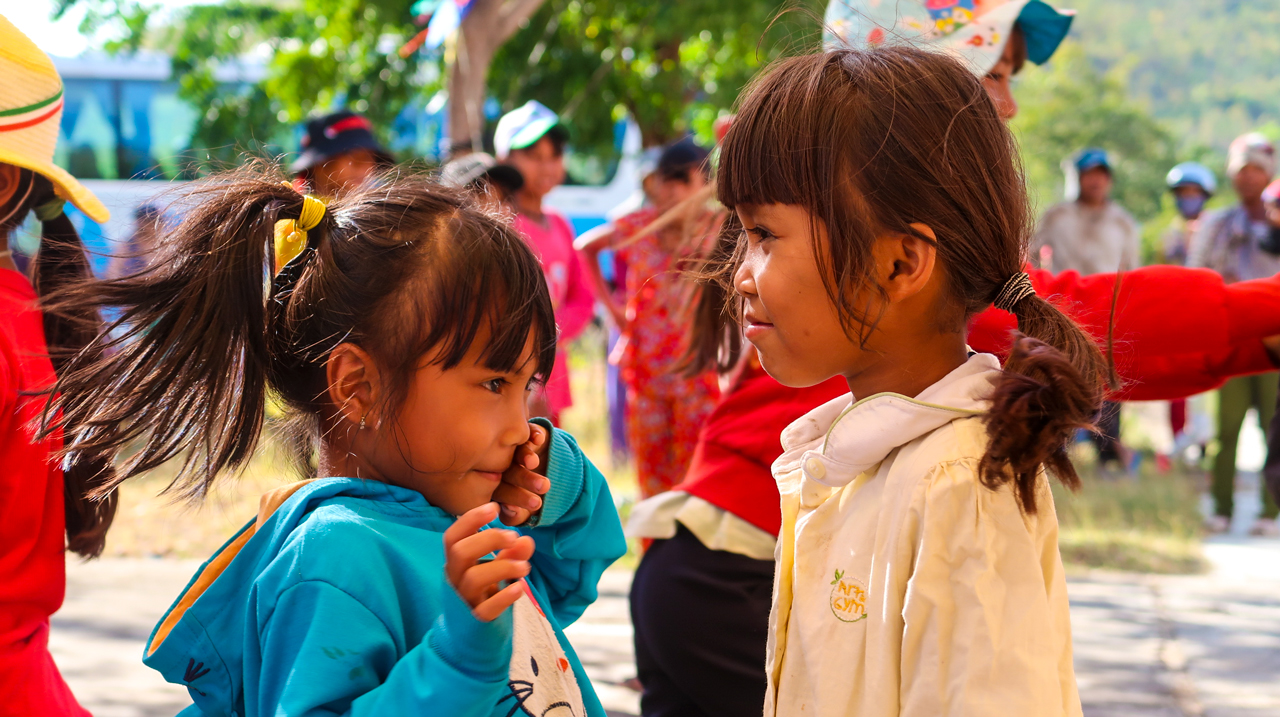 Trẻ em vùng khó khăn Ninh Thuận