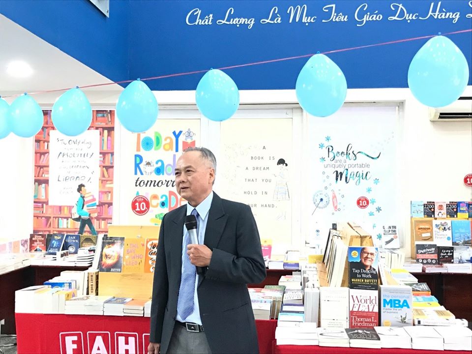 Hiệu trưởng đại học Hùng Vương 2020 Đỗ Văn Xê phát biểu khai mạc hội sách
